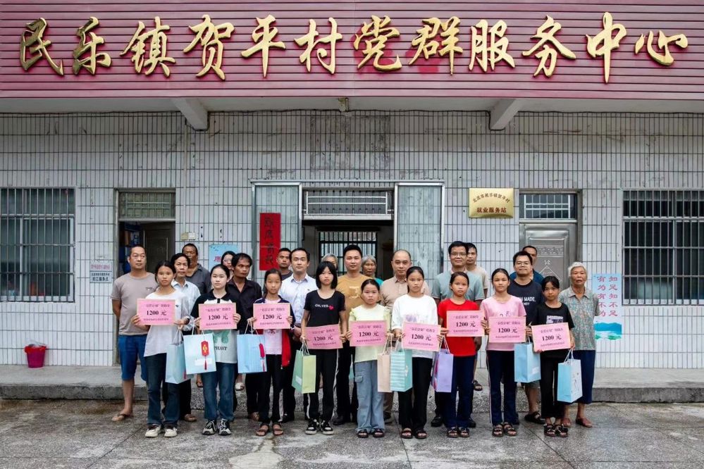 北流联社开展“春蕾计划”关爱女童慰问活动3