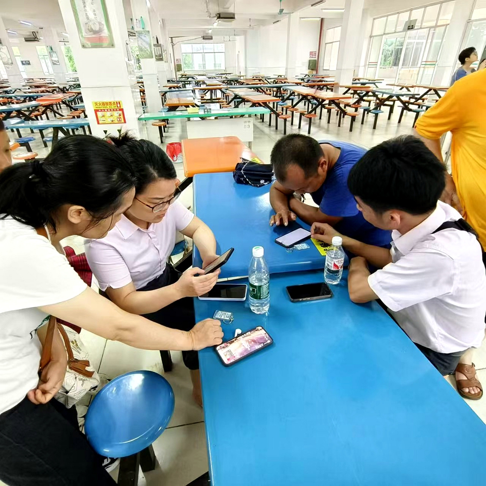 农行平果市支行全力做好开学季金融服务保障工作1