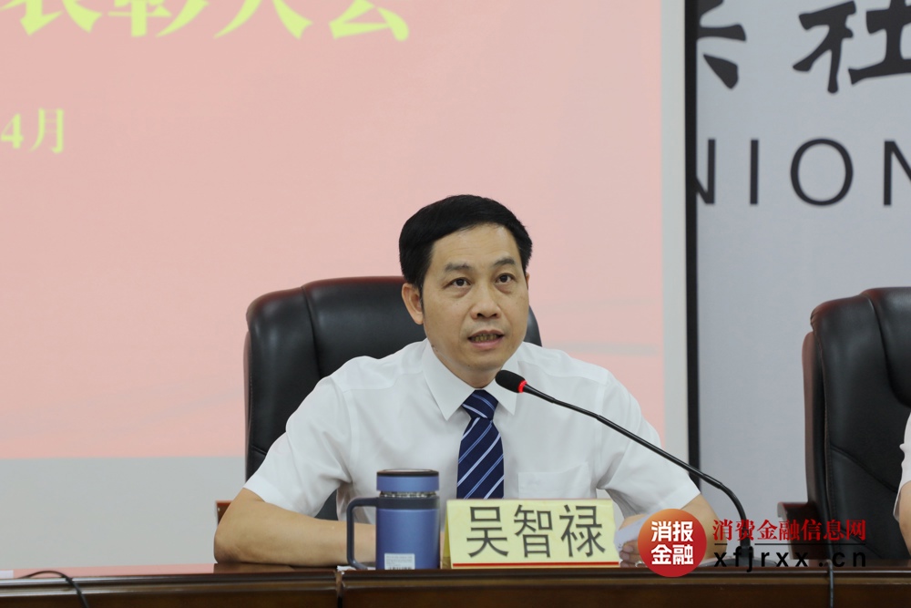 3.吴智禄宣读表彰文件