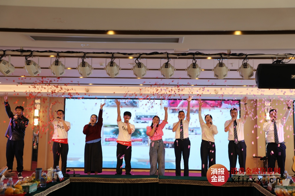 在职员工代表合唱”让世界充满爱“